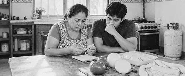 Jitomate y cebolla impulsan la inflación a 3.45 % en septiembre, con la subyacente que sigue el Banxico en 3.75 %