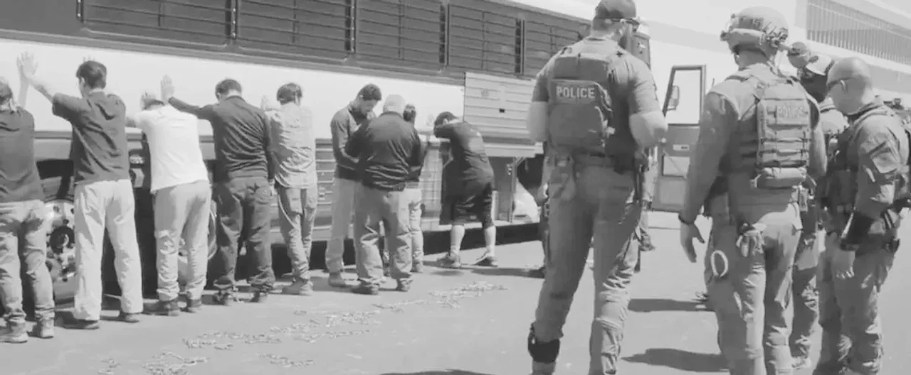 Arrestos de ICE a 3,000 diarios y deportaciones en barco, en la agenda de la Casa Blanca