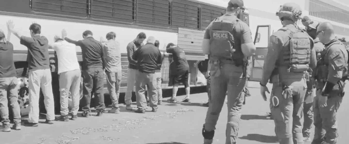 Arrestos de ICE a 3,000 diarios y deportaciones en barco, en la agenda de la Casa Blanca